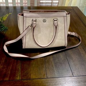 New without tags Anne Klein beige purse. No rips, no stains, no odors.